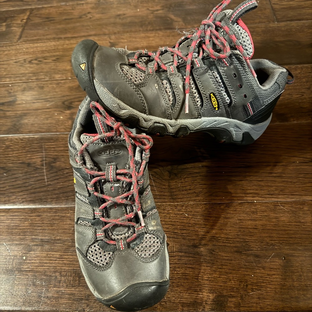Women’s Size 7 Keens